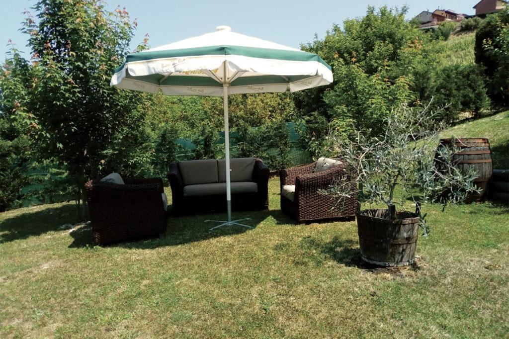 B&B La Dolce Vita Priocca ภายนอก รูปภาพ