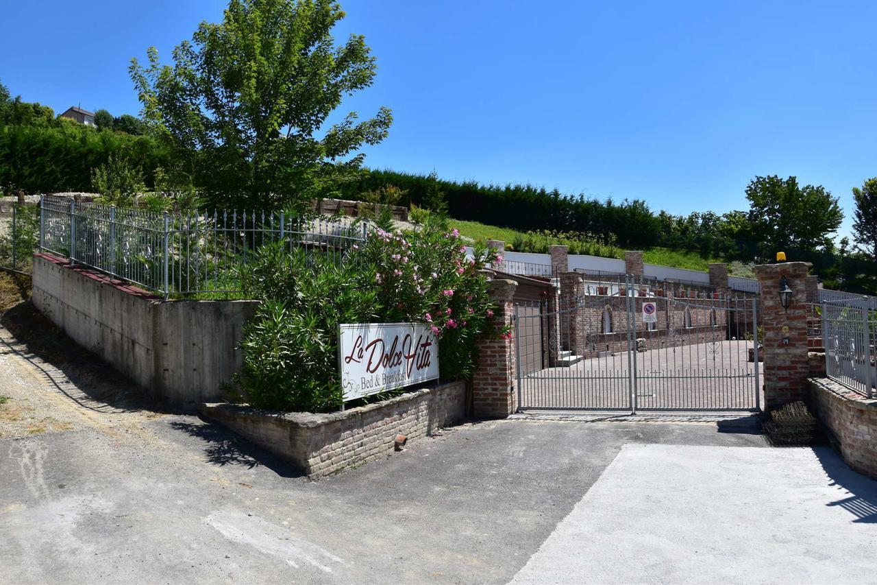 B&B La Dolce Vita Priocca ภายนอก รูปภาพ