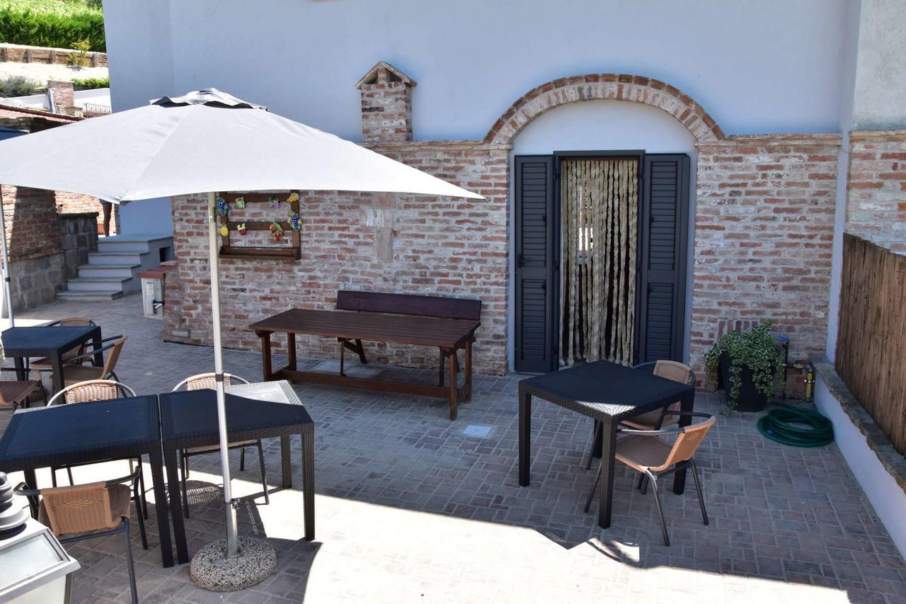 B&B La Dolce Vita Priocca ภายนอก รูปภาพ
