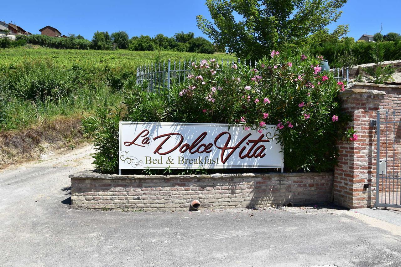 B&B La Dolce Vita Priocca ภายนอก รูปภาพ