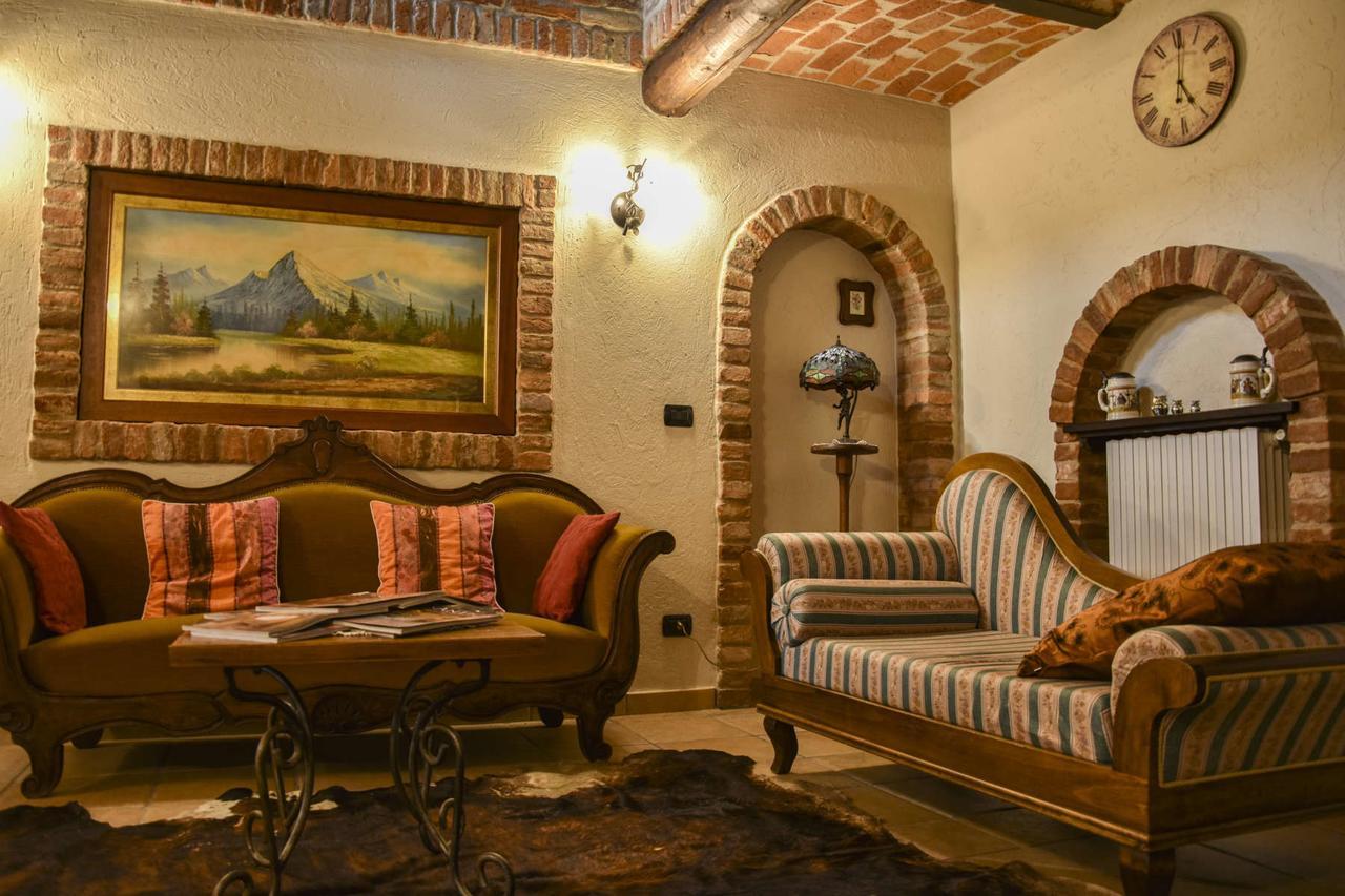 B&B La Dolce Vita Priocca ภายนอก รูปภาพ