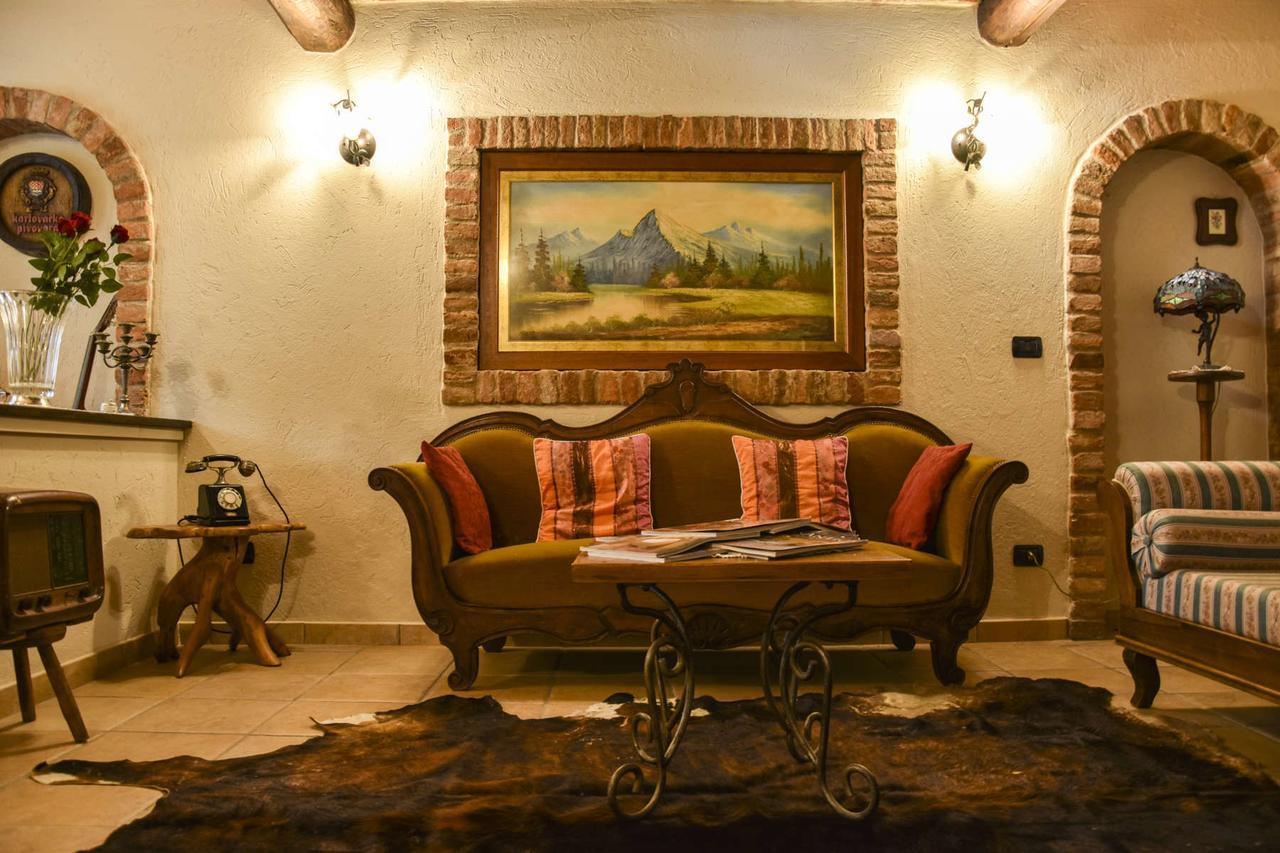B&B La Dolce Vita Priocca ภายนอก รูปภาพ